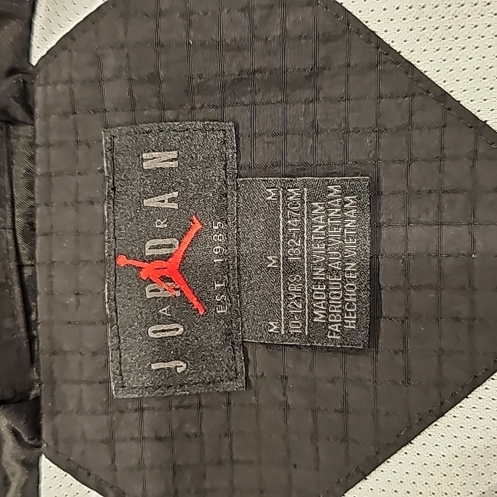 NWT Jordan wind Breaker - Picture 8 of 10